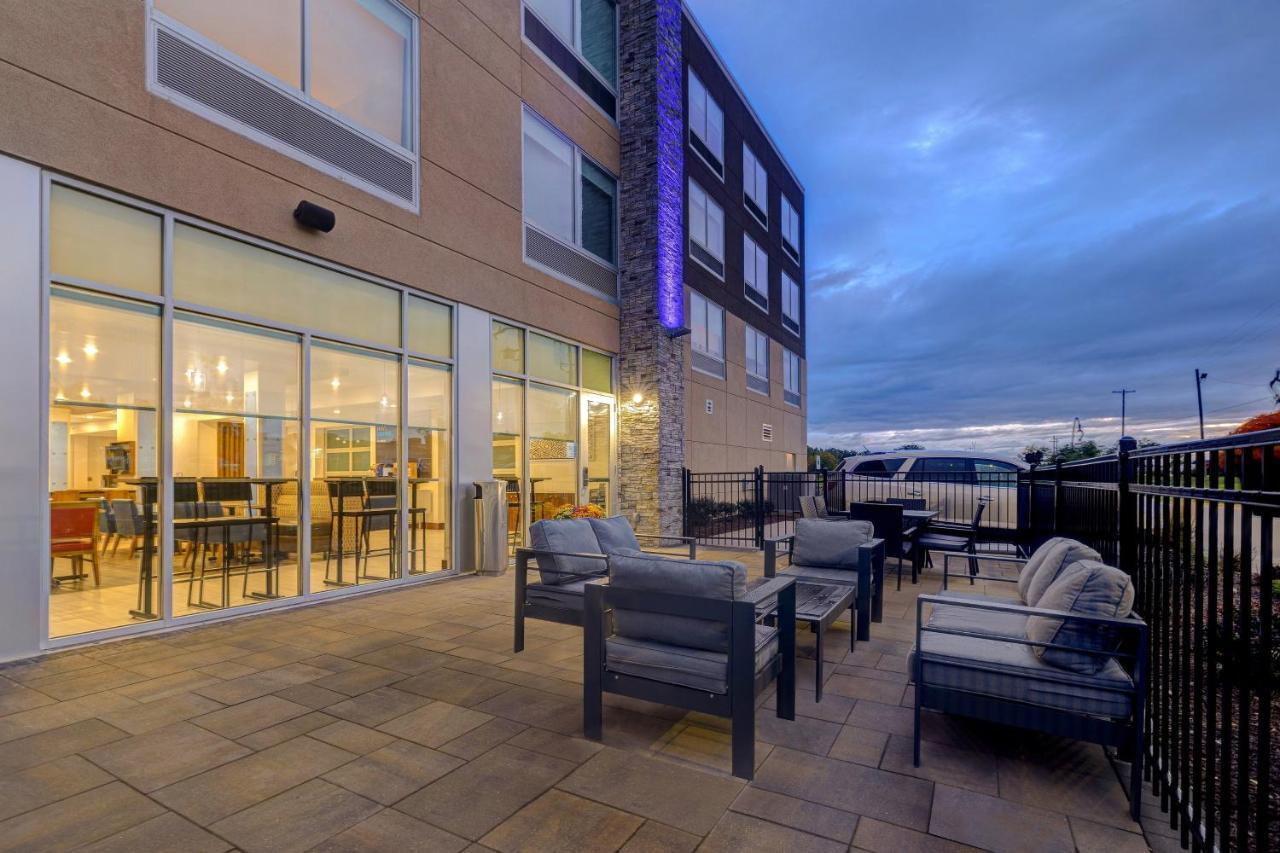 Holiday Inn Express & Suites - Ann Arbor - University South By Ihg Exterior photo